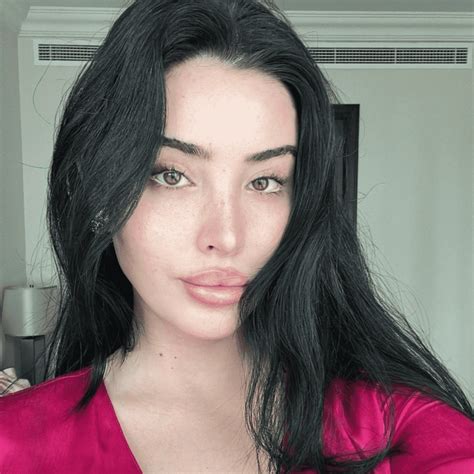 the wizard liz plastic surgery|Model @thewizardliz slams photographer who advised she 'didn't .